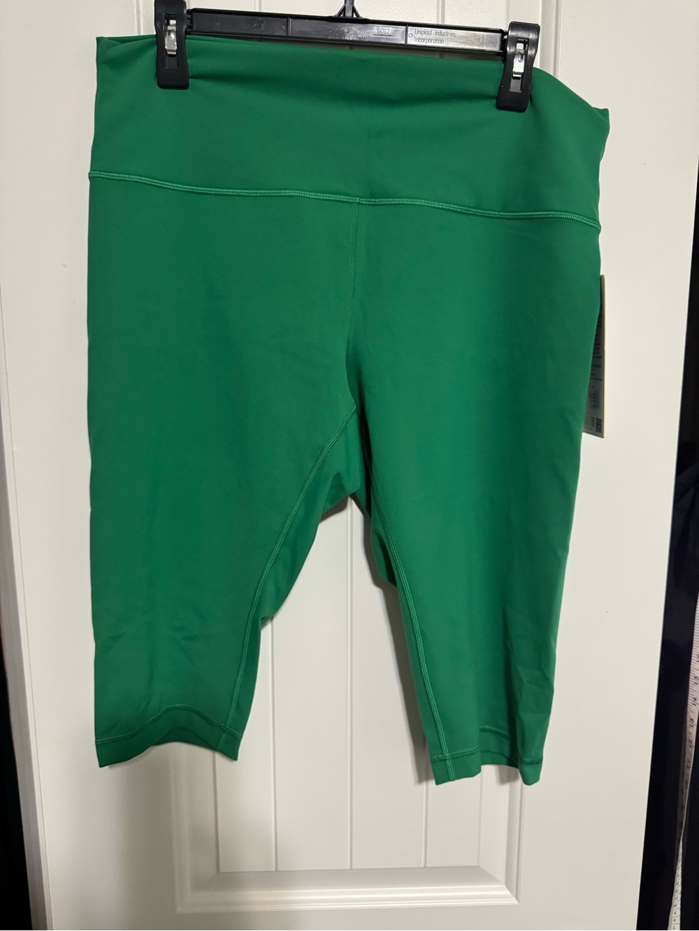 Women’s raceway Green Wunder train HR CROP 15” sz 16 NWT